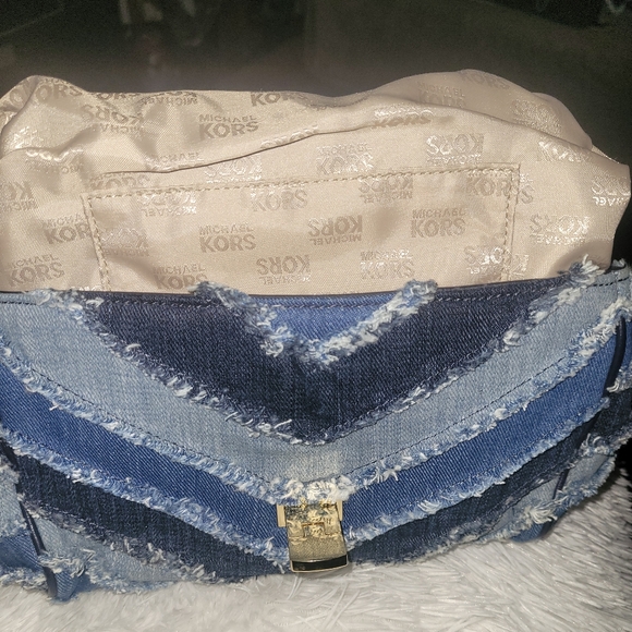 Michael Kors Blue and Gold Crossbody Bag with Chain Strap - Picture 5 of 9